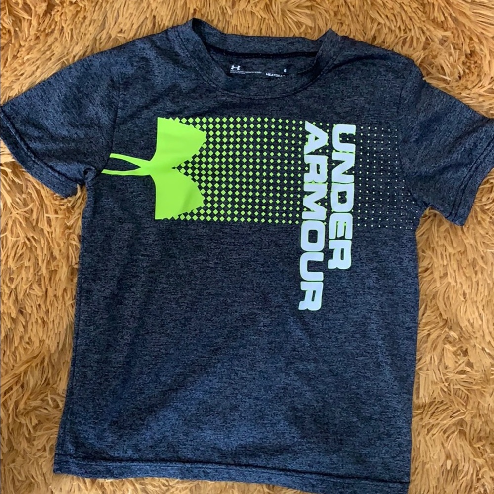 UNDER ARMOUR polyester tee
